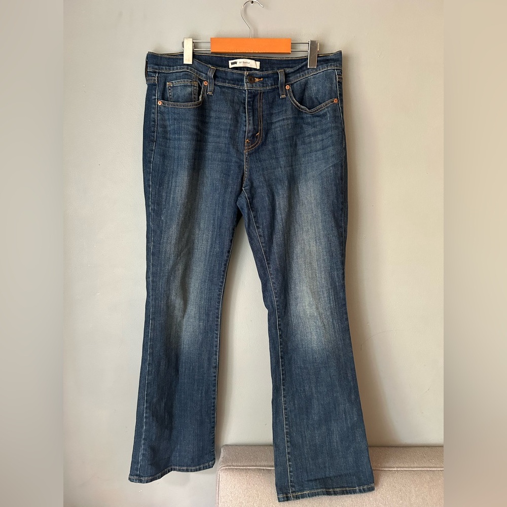 Levi’s 515 bootcut women’s jeans. Size 31. Length 32. Great condition!